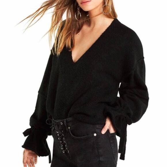 Wildfox black V-neck oversized tie sleeve sweater - Picture 2 of 12